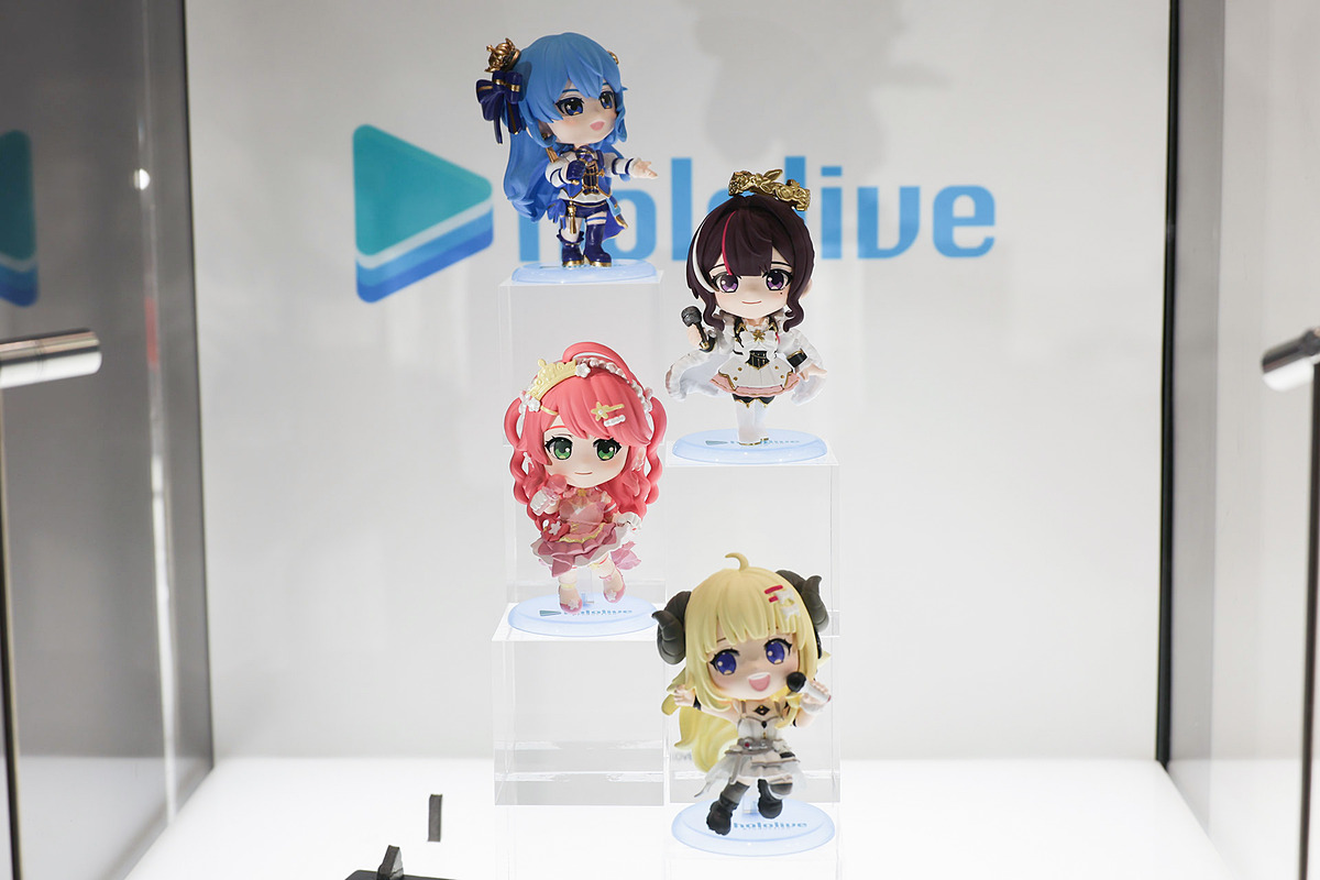 hobbywatch_jp's tweet photo. ホロライブ「兎田ぺこら」可動フィギュアやホロメンたちがデフォルメ！「デススト2」や「俺レベ」などホットトイズの新作フィギュアが秋葉原で展示　 https://t.co/ko8QYBpwN5 https://t.co/zS7lw3itRh