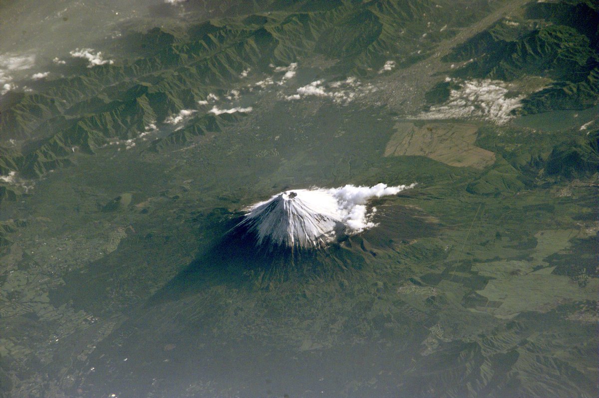 vaiencechannel's tweet photo. 宇宙から撮影された富士山 https://t.co/awDhFWh73L