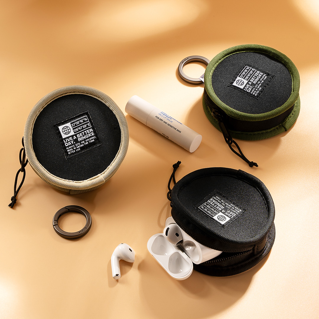 ringkeindia's tweet photo. Small pouch. Big everyday energy. 👀

Your earbuds, little essentials, and the things you don’t want floating around in your bag—there’s a place for them now.

#Ringke #MiniPouch #EverydayCarry https://t.co/2llG18Ye1M