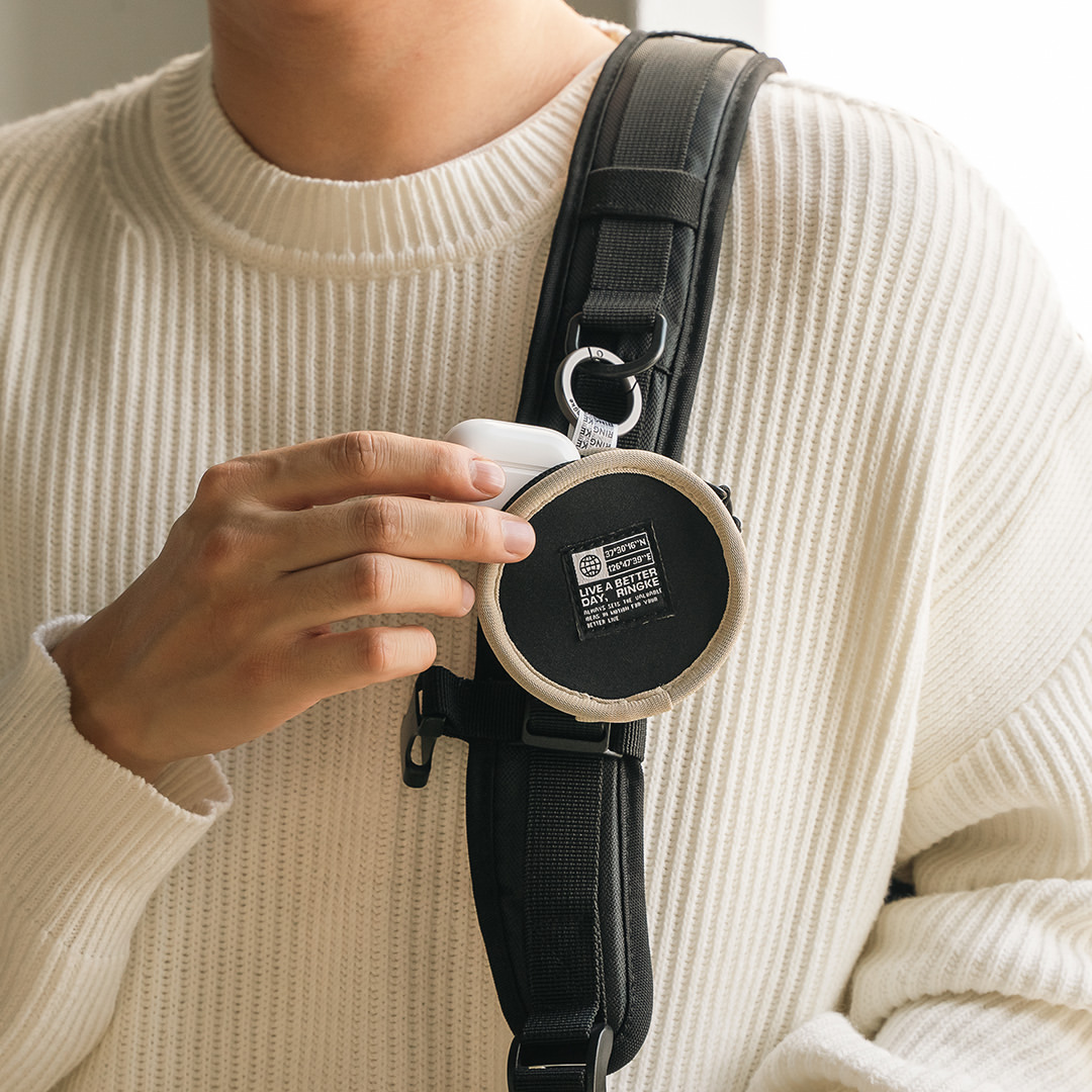 ringkeindia's tweet photo. Small pouch. Big everyday energy. 👀

Your earbuds, little essentials, and the things you don’t want floating around in your bag—there’s a place for them now.

#Ringke #MiniPouch #EverydayCarry https://t.co/2llG18Ye1M