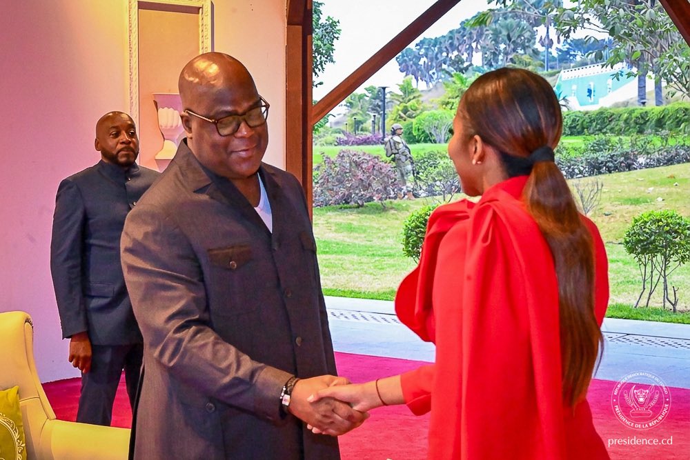 GraceKutino's tweet photo. 13.08.26 | LA VOIX DE LA JEUNESSE PORTÉE AU SOMMET DE L’ÉTAT 🇨🇩

J’ai eu l’honneur d’être reçue par le Président de la République, Son Excellence Félix-Antoine Tshisekedi Tshilombo, à qui j’ai officiellement remis le Cahier des charges de la jeunesse congolaise.

Ce document est bien plus qu’un simple rapport : il porte la voix, les aspirations et les priorités de la jeunesse congolaise. Emploi, entrepreneuriat, accès aux opportunités et participation effective à la gouvernance de notre Nation : la jeunesse congolaise a parlé, et sa voix a été entendue.

À travers la campagne « Oui, je le veux », notre génération affirme sa volonté de prendre pleinement part à la construction de l’avenir de notre pays et de contribuer aux réformes qui façonneront la République de demain.

Cette étape est historique, mais elle n’est qu’un commencement. Nous continuerons à travailler pour qu’aucune décision concernant la jeunesse ne soit désormais prise sans elle.

LELO EZA YA BILENGE. 🇨🇩