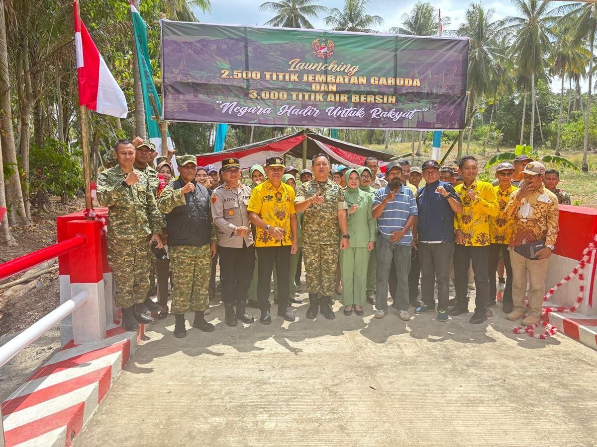 DimSoppeng's tweet photo. Dandim Soppeng Resmikan Jembatan Armco Desa Masing, jembatan Armco di Desa Masing, Kecamatan Lilirilau, Kabupaten Soppeng, resmi diresmikan Komandan Kodim 1423/Soppeng Letkol Inf. Eko Yuliyanto, Peresmian tersebut menjadi momentum penting bagi masyarakat. https://t.co/2rnUQwb9gr
