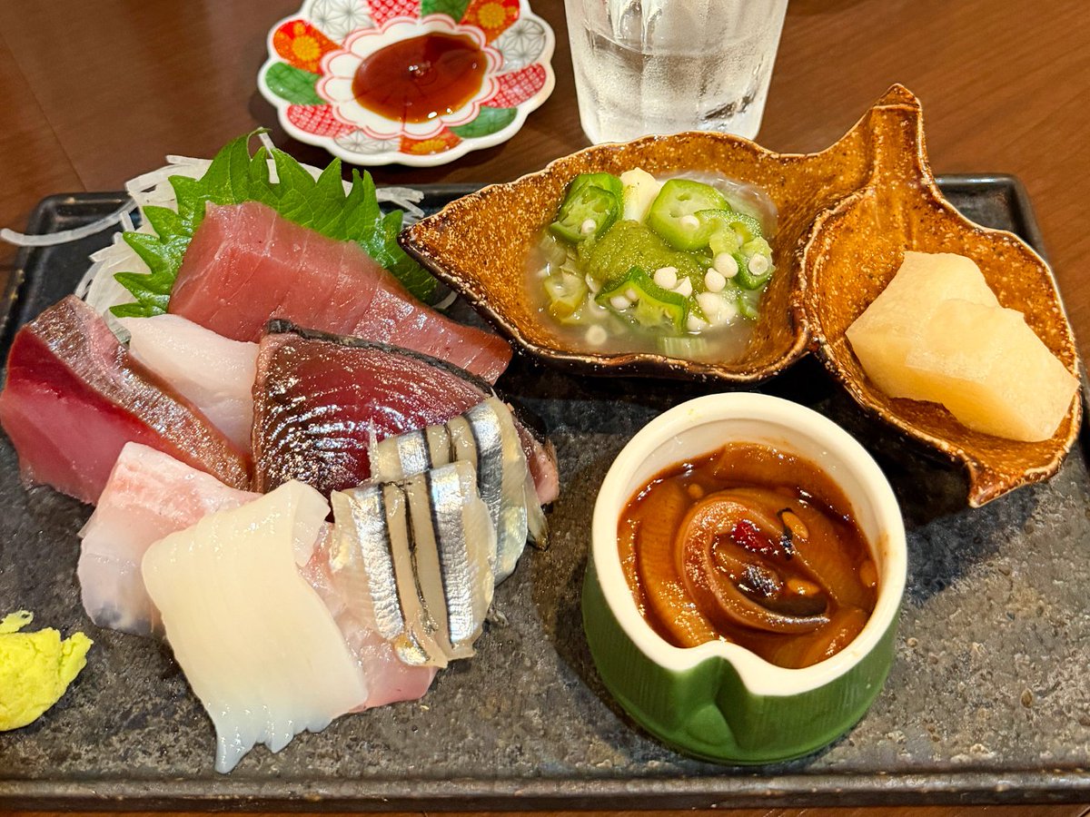1000bero_net's tweet photo. 神田で日本酒飲み放題60分1029円🍶

魚がうまい大衆居酒屋。立ち飲みなら約20種のセルフ日本酒飲み放題を60分1029円で楽しめる。酔い盛りセットはこのボリュームで936円✨単品つまみも100円台からと気軽でおいしい。

📍神田「魚匠屋 神田須田町店」
https://t.co/7u5EdJu6JR https://t.co/9URwu80Qiu