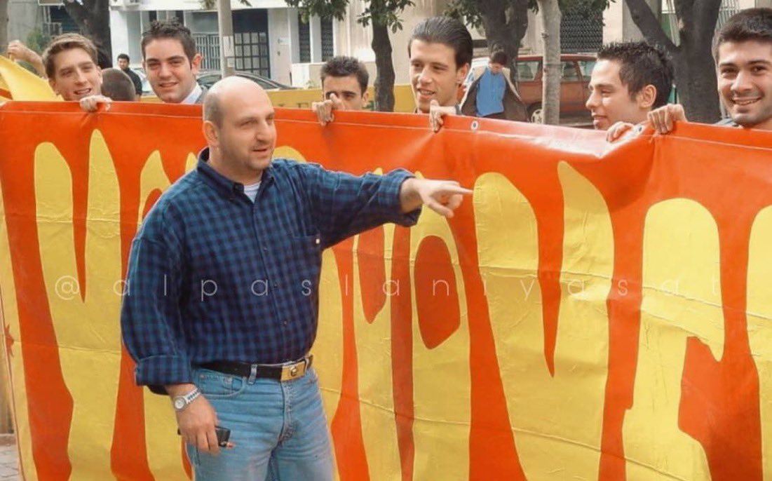 BedrikiuA's tweet photo. “Galatasaray taraftarı gökteki yıldızlara benzer; karanlık çöktüğünde ilk önce onlar belirirler.” https://t.co/PHRVamcgAf
