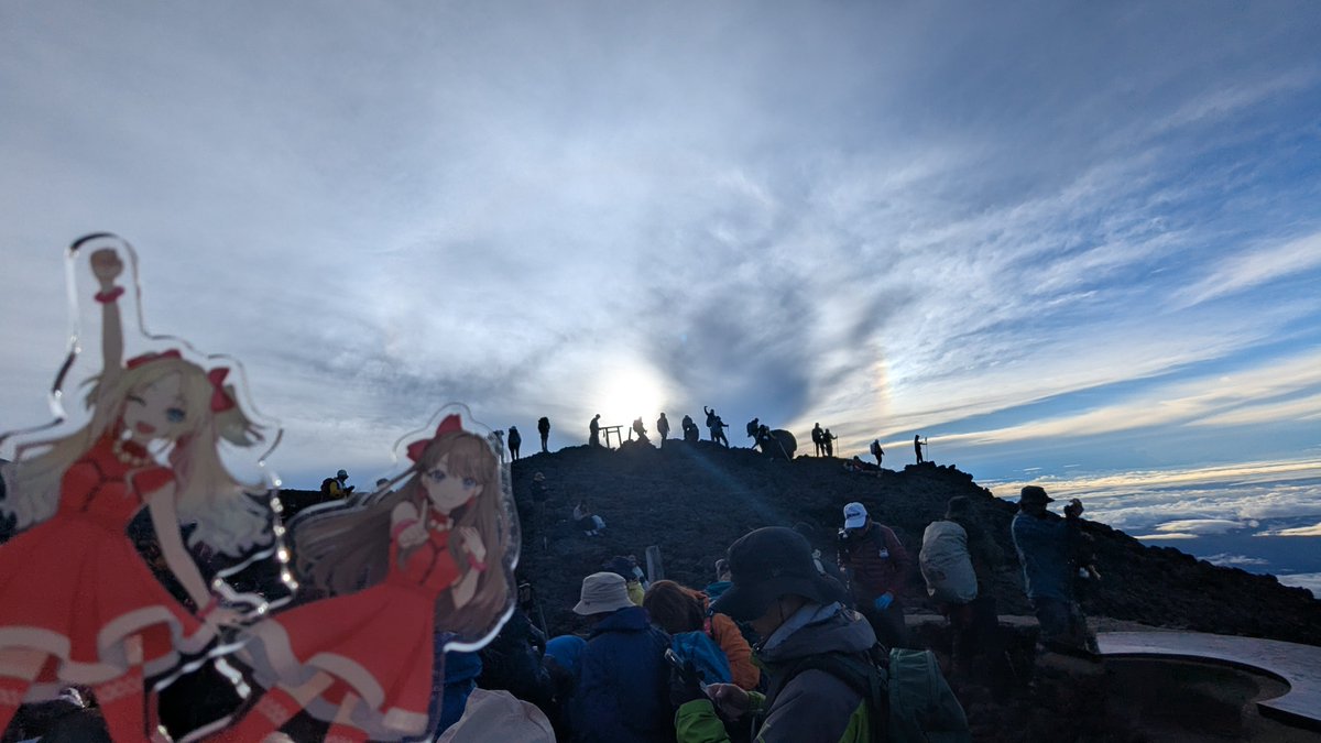 mitsuki_0723a's tweet photo. 組員の皆さんお疲れ様でした〜！
ということで、でっかい山に登ってきました🗻
水と道と睡眠のありがたみを実感すると同時に、普段の運動不足を痛感…！
明日の筋肉痛にはお気をつけくださいませ🫡 https://t.co/qdhves7Gl9