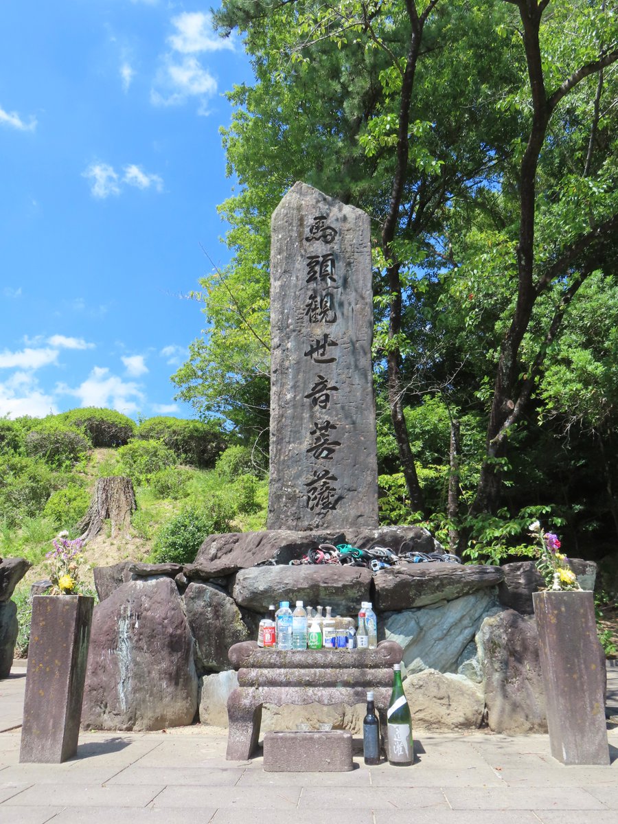 gendai_keiba's tweet photo. 競馬ファンの皆様、少しお時間を頂戴したく存じます。

今から６年前の８月１４日、栗東トレーニングセンター内で厩舎火災が発生し、５頭の競走馬が犠牲となりました。
今年も構内の馬頭観音に冥福をお祈り頂けたら。
#栗東トレセン https://t.co/FBp95Ayepc