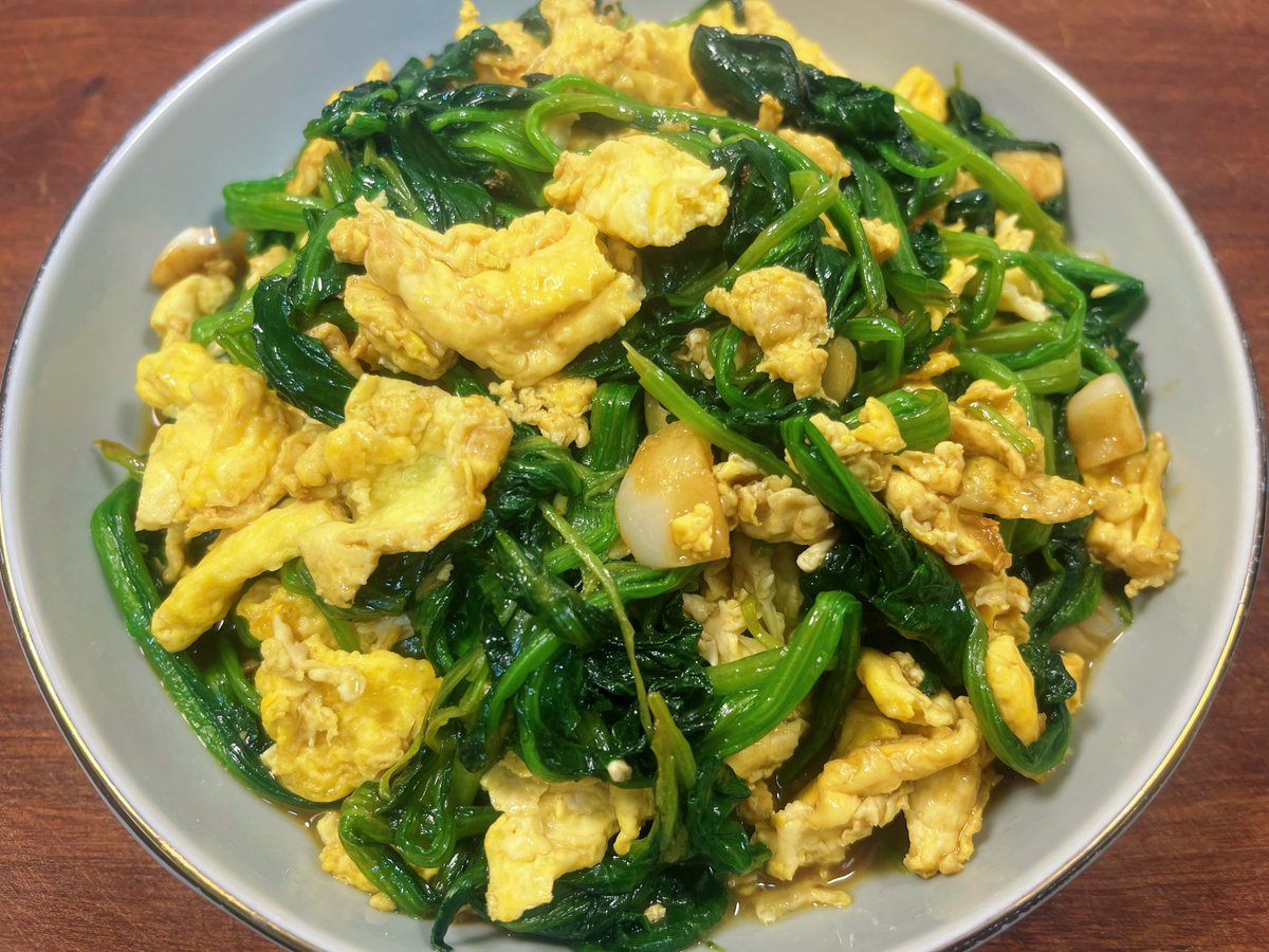Callme_LadyVee's tweet photo. Just tried the organic baby spinach from local farms—crisp, earthy, and no bitter aftertaste at all! Perfect for salads or quick sautés, totally worth the $3.99 pack. https://t.co/z3qrRAUzfj