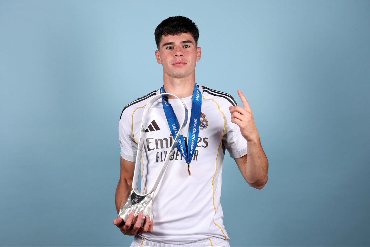 postunited's tweet photo. 🚨💰 VENTA HISTÓRICA: 10M€ POR UN JUGADOR DEL REAL MADRID C

🇫🇷 Jacobo Ortega está a punto de fichar por el Estrasburgo, que pagará 10 millones por el 70% de sus derechos

📈 Su explosión en la Youth League y su tramo final con el Castilla dispararon su valor https://t.co/fJQESdFGnC
