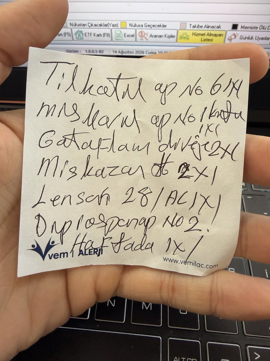 DrEldone's tweet photo. 800 tl muayene ücreti alanŞIH, hastaya bunu verip git aile hekimin  sana reçete etsin demiş 
ŞAKA GİBİ ÜLKEYİZ https://t.co/PXlLPY4u16