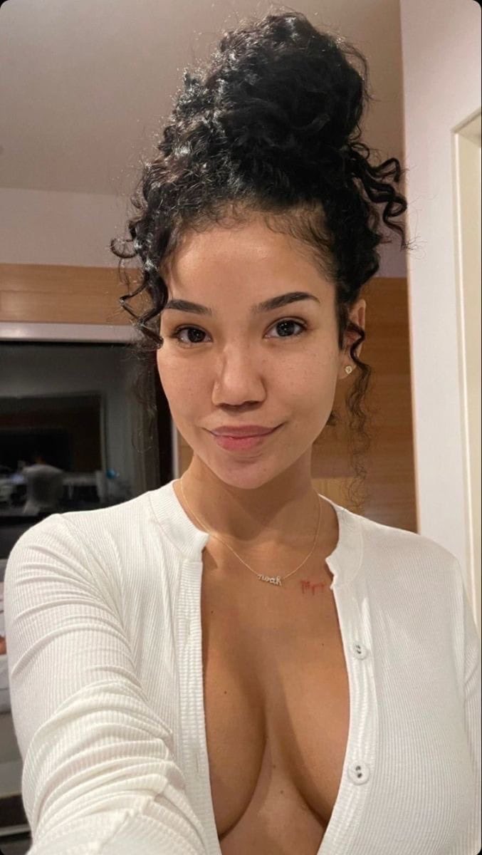 Babess_xx's tweet photo. Jhené’s face card never misses. https://t.co/yniFtLE0w5