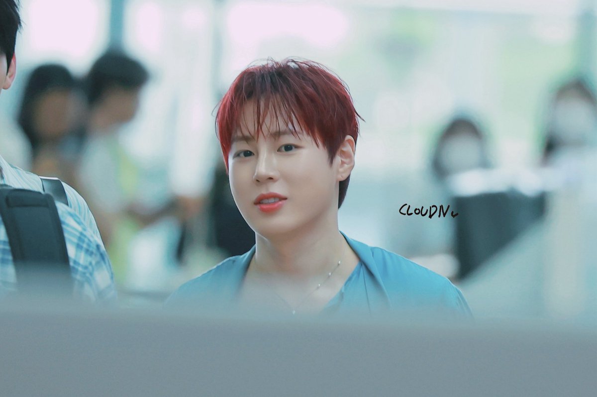 cloudn_hsw's tweet photo. 260814 하성운 ICN 출국

#하성운 #HASUNGWOON 
#워너원 #WANNAONE https://t.co/1TPu7VDYYk