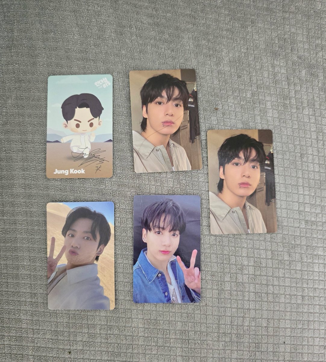 moonlight_minis's tweet photo. pls share 🙏🏻

i was holding those two jk pcs, because i really didn't want to sell em :( those are truly my most favourite and special pcs of him. i hold them dear to my heart. but because i am a situation where i don't have any options left but to sell these pcs—
#wts #bts https://t.co/qdMGXOb9Mz