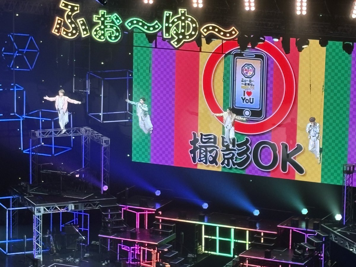 Chihiro_mi's tweet photo. 昨日は3次元アイドルのオタク
今日は2次元アイドルのオタク
次元反復横跳び。
東京楽しかった！ https://t.co/vRBgxRxTGG