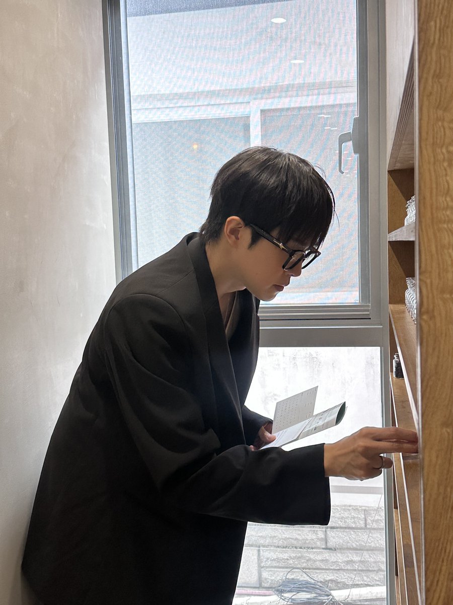 DotnotePerfume's tweet photo. 지난 7월, 뉴비트 민석님 생일카페에 주인공이 직접 찾아와주셨어요 ❤️

뉴로 분들이 정성껏 꾸민 공간을 둘러보고, 세상에 하나뿐인 향수��지 직접 만드셨어요.
뉴비트의 심장이 담아간 그날의 향 레시피는 닷노트에 그대로 남아 있답니다- 🫧

#NEWBEAT #MINSEOK #뉴비트 #박민석 #생일카페 https://t.co/KzGfYzn1IU