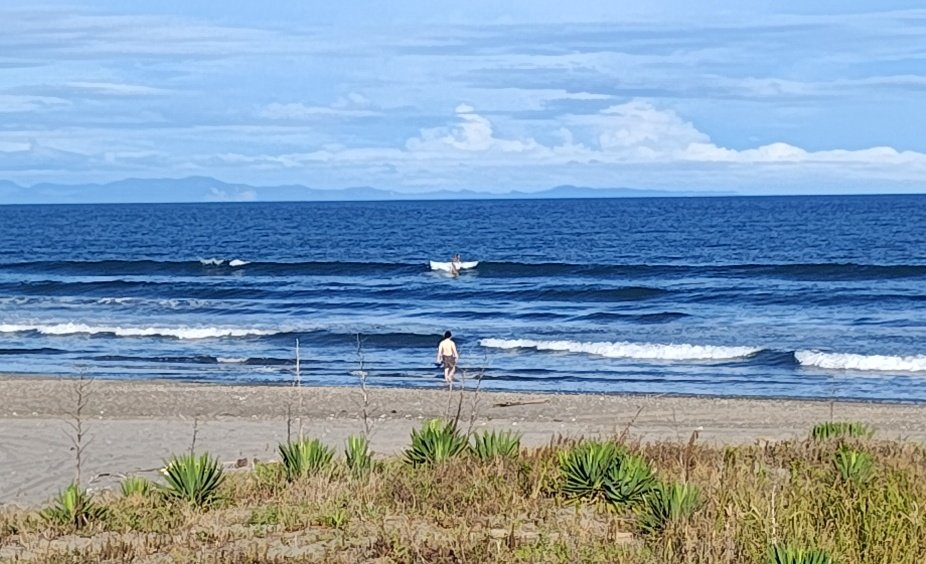 Nora_jsp's tweet photo. 入れ違いで知り合いが
「オレ来たときよりまとまって🌊よくなってるよ！タイヤパンクしてるから空気入れに行かなくちゃ！」
と帰っていきました。
🛞修理して下さい(笑) https://t.co/g8mCjlOVaO