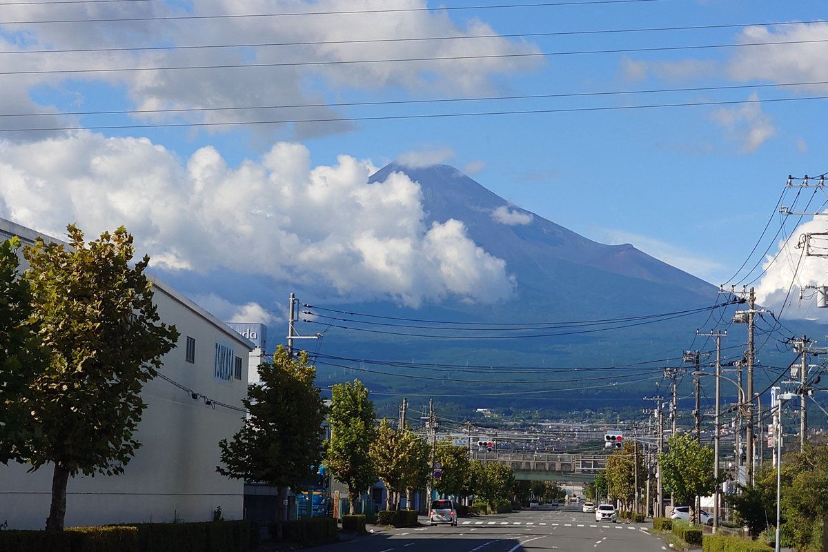 special1sae's tweet photo. 次は #富士市 へ

東海道本線・吉原駅からてくてくと徒歩で #岳南排水路管理組合 事務所2Fに向かい表面表示の変更になった富士市B蓋札(ロット03-010)を頂きました♪

次に行きたいけど、ここで17時の壁に阻まれて帰京しました。。。。。

#マンホールカード
#ロゲッター https://t.co/RA661O4kzc