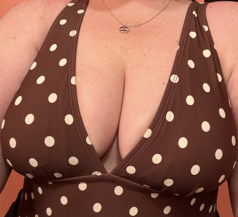 jessewltrz's tweet photo. my man said this is too revealing to wear :( 

#nsfwtwtًً #bigtits #cnc #cockrate #hotwife #dickrate #nsfw #nsfwtwt #cheating #cuck #bull #slut #bbw #chubby #mommy https://t.co/TBDRsf2bI2