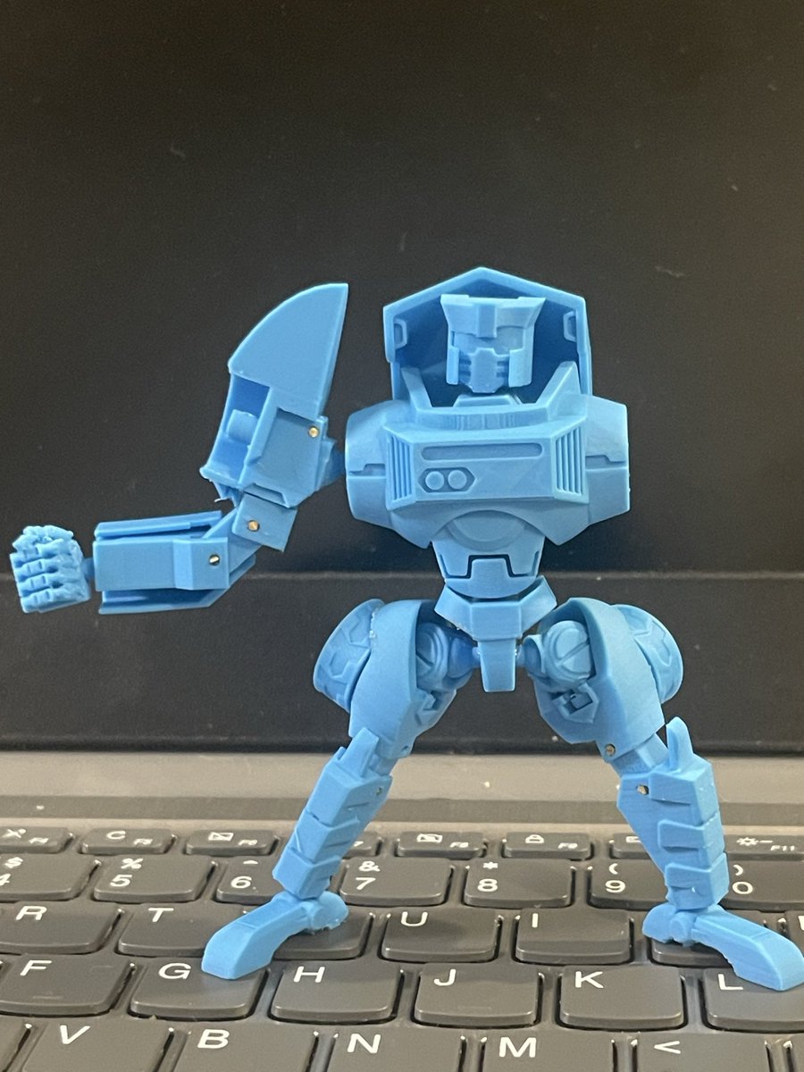 swerve_pilled's tweet photo. What’s articulation even for idw tailgate https://t.co/9Xtz7baWEx