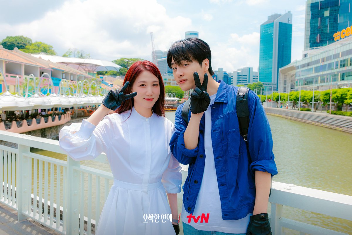 CJnDrama's tweet photo. 싱가포르에서 미리 즐기는 신혼여행💓
눈만 마주쳐도 설레는 둘만의 달콤한 순간🍯

[토일] 밤 9:10ㅣtvN
#즐거움엔20tvN #오싹한연애 #SpookyinLove https://t.co/RN0LyXmSZK