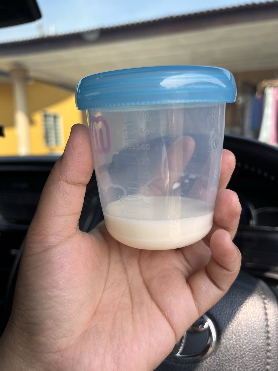 manisnabilah's tweet photo. Dah 6 bulan no pumping susu drop till 1oz but now tengok. HAHAHA tak menyesal terikut ikut siti awe https://t.co/beQOskv12P