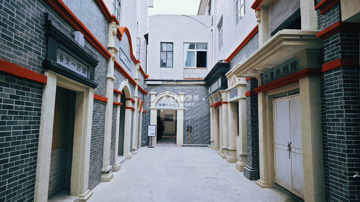 Emily47386433's tweet photo. Join our campus photography club this Wednesday! We’ll explore the downtown old alleyways and capture charming street scenes—beginners welcome! Sign up via the link in our bio now. https://t.co/QuggSZoElh