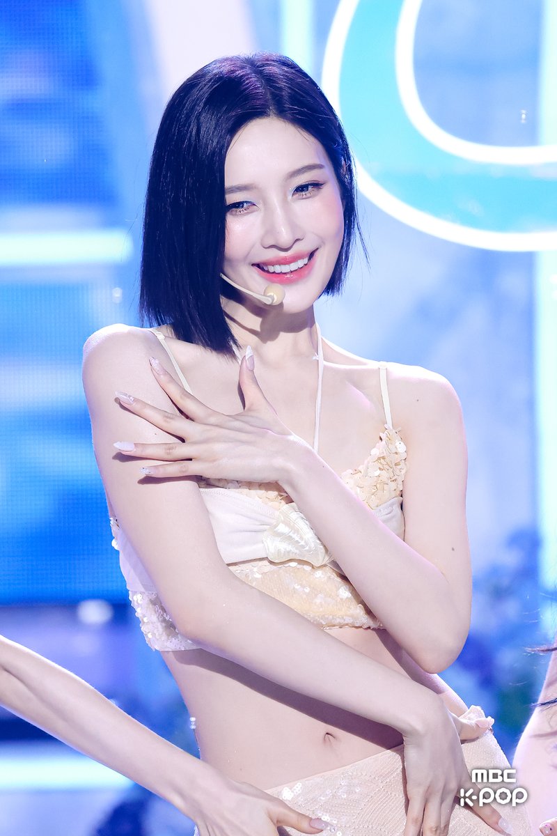 MBC_entertain's tweet photo. 레드벨벳과 함께여서 사랑으로 가득했던
그 여름날의 우리들💖

📷 ☞ https://t.co/noJ5dXfFcs

260808 #쇼음악중심 #음중 #RedVelvet #레드벨벳 #SurfinBoy @RVsmtown https://t.co/tuldlLZ6a0