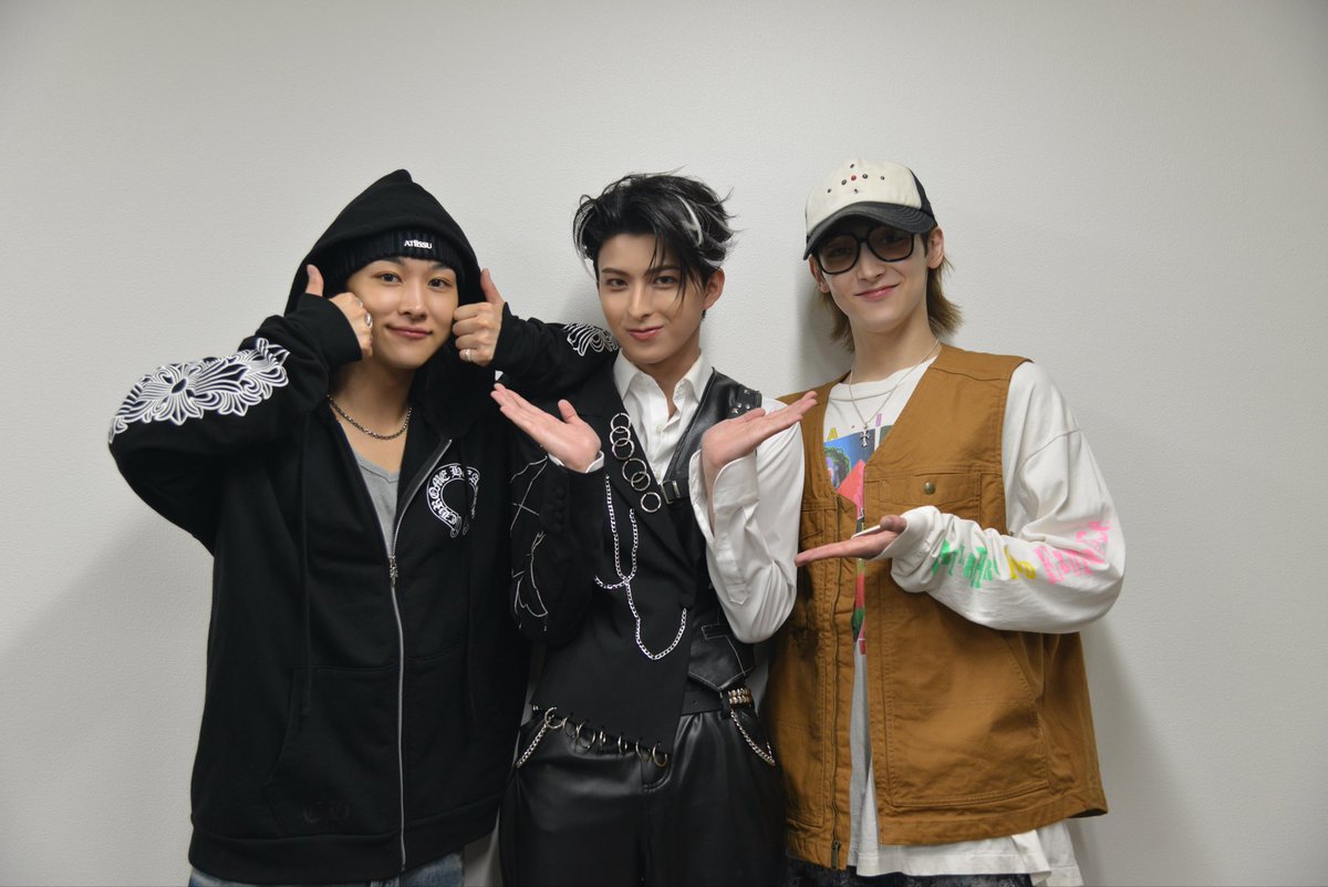 shion_kishinami's tweet photo. BIG LOVE🫶

@roirom_official 
@ao_shunsuke https://t.co/ZPDVvrP2WG