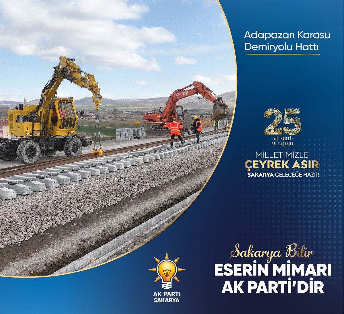 AKPartiSakarya's tweet photo. Adapazarı Karasu Demiryolu Hattı 🚞

Adapazarı - Karasu - Kocaali - Akçakoca- Bartın Demiryolu Hattı 65,64 kilometrelik stratejik bir yatırım, Karasu Limanı’nı doğrudan ana demiryolu ağına bağlıyor. Yılda 5,5 Milyon ton yük taşıma potansiyeliyle, sanayicimizin rekabet gücünü artıracak, üretimimizi dünyaya demiryoluyla da bağlayacak, ekonomimize ve üretimimize güçlü bir katkı sunacak.

39 milyar 766 milyon ₺ değerindeki Adapazarı-Karasu Limanı ve Sanayi Tesisleri Demiryolu Bağlantısı Projesi şehrimizin mega projeleri arasında yer almaktadır. 

Her bir ray, her bir tesis, her bir kilometre; Sakarya'mızın gücüne, Türkiye'mizin gücüne yapılan yatırımdır.

Bizler AK Parti olarak eser ve hizmet üretmeye, Cumhur İttifakı’mız ile #TürkiyeYüzyılı’nı inşa etmeye devam edeceğiz.

“Sakarya Bilir Eserin Mimarı AK Parti’dir”
#NeredenNereye #MilletimizleÇeyrekAsır