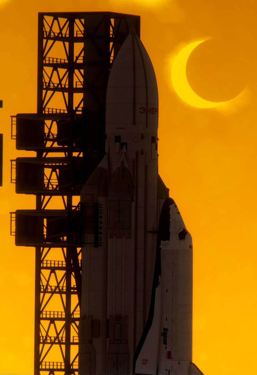 Truthful_ast's tweet photo. Just had the most insane luck ever in Kerbal Space Program

I was filming Energia-Buran when suddenly a solar eclipse rolled up unexpectedly and gave me the greatest visuals I've EVER seen in this game

I've never had something so magical happen in KSP, the eclipses follow the real life paths so they're incredibly rare.