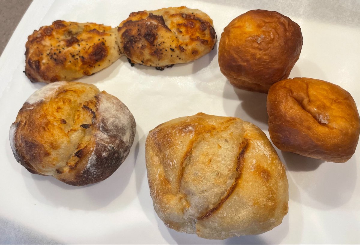 tabetamonoki's tweet photo. ドウイスト他の戦利品
アコーディオンみたいなスコーンがまた美味しいんだ https://t.co/NqRXwQrBBa
