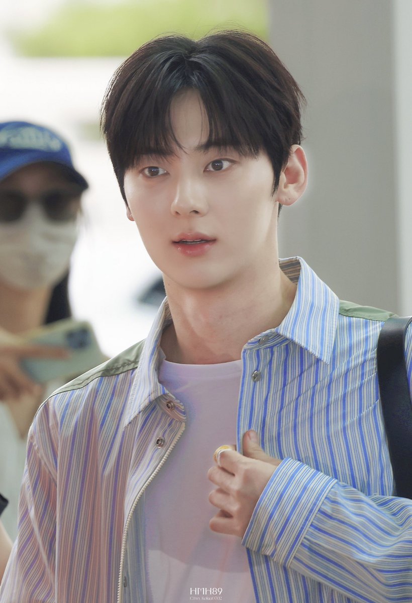 hayee322_'s tweet photo. 황민현 지금 이 사이에 8년이 있다고? 
진짜 거짓말 치지마.. 왜 더 젊어진건데 https://t.co/i6ISyoTbfS