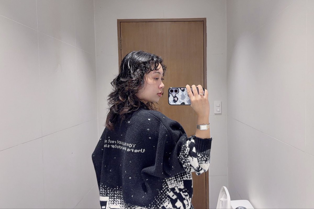 cesxca's tweet photo. long time no selfie here ft. my mc sweater that i live in these days 🐰⛏️ https://t.co/rnDujrhoRS
