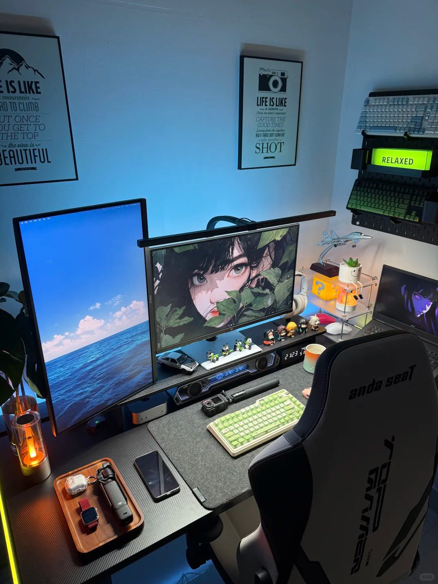 spacesw_x's tweet photo. 自分だけのデスクセットアップ完成🌿
SPACESW モニター台でモニター位置を整え、
デスク上に飾るスペースも確保✨
作業もゲームも気分が上がる環境に🖥️
#SPACESW #モニター台 #デスク環境 https://t.co/WhC0qldHqW