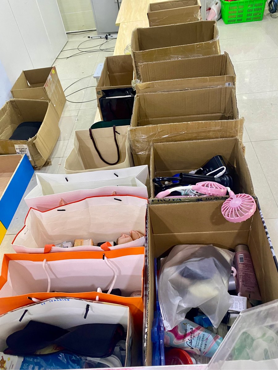 DDannahay's tweet photo. Just spent a lovely morning volunteering at the community food bank! Packed 20+ care packages for local families in need. Small acts make big differences https://t.co/IsmNA5VhQN