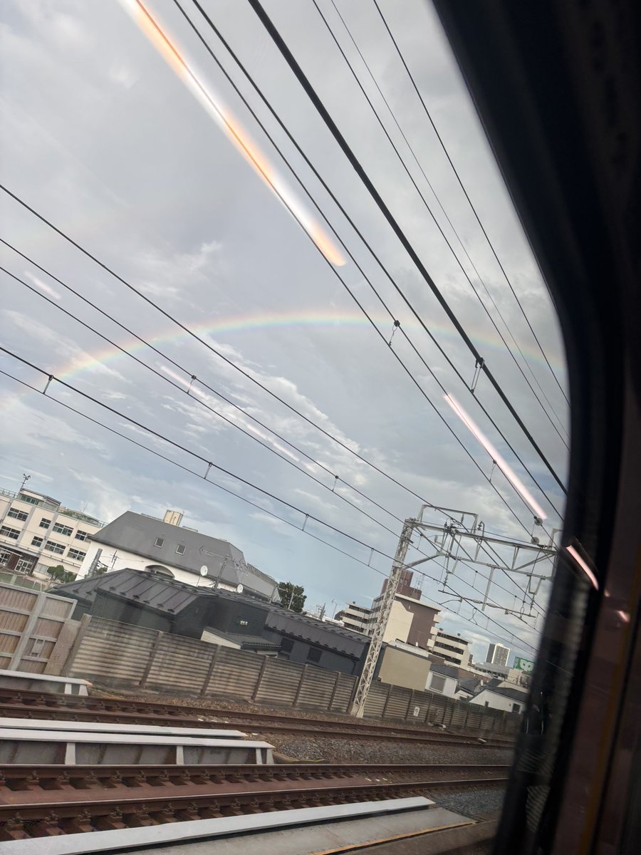 jinxnow's tweet photo. 今の北千住駅から電車に乗ってもまだ良く見える。 https://t.co/9hyf9TAQbY