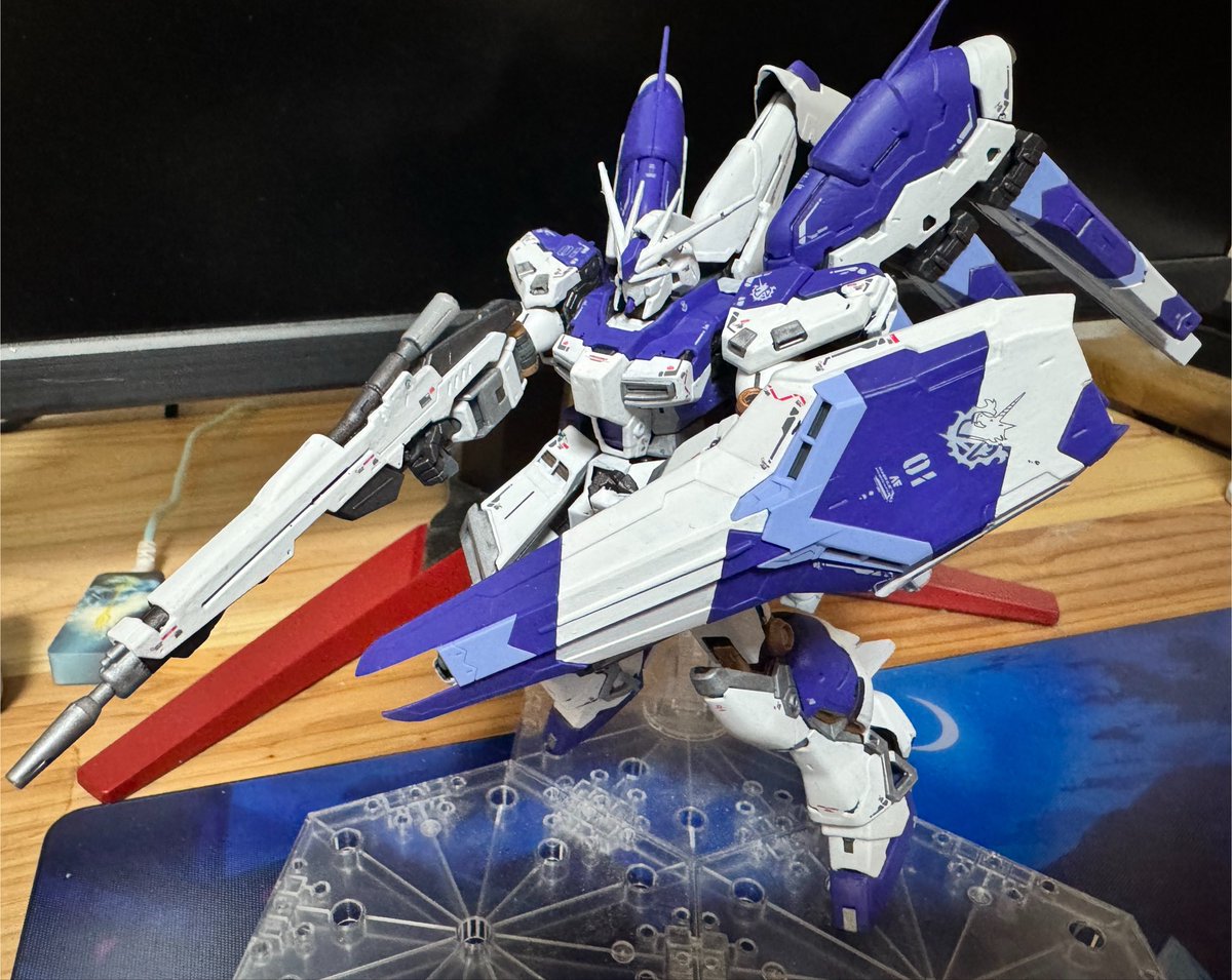 AKUSERA48's tweet photo. Hi-νガンダム
初全塗装めちゃんくちゃ時間かかったけどようやく完成🥲

#ガンプラ https://t.co/ZFl8x5zctw