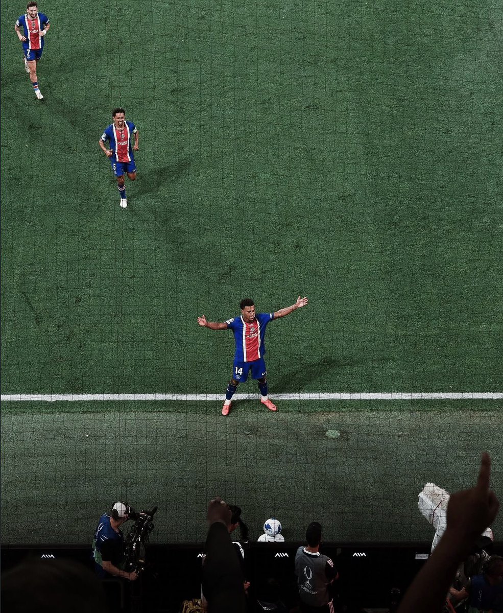 Julien_27LS's tweet photo. Jakejakdkzk l’aura de la photo wow ❤️💙 https://t.co/3nNd4FgEyw