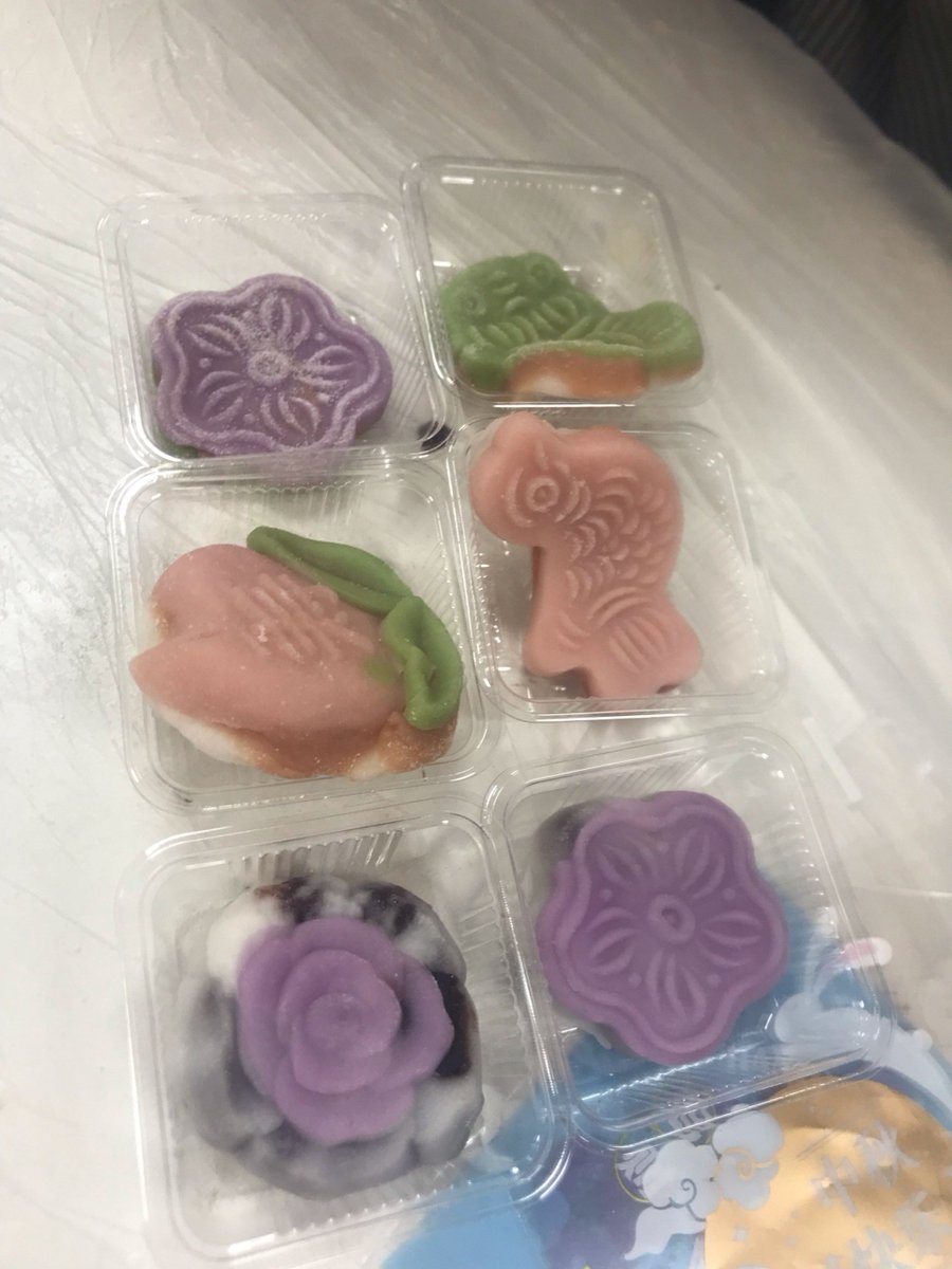 JMCPropertyDO's tweet photo. [ Mid-autumn DIY Mooncake Festival! Our campus photography club is now hosting a hands-on mooncake making workshop this Sat 2-5PM in Student Activity Center. Come snap your cute mooncakes and share the warm vibes with us! ]， https://t.co/jgKUvHuerr