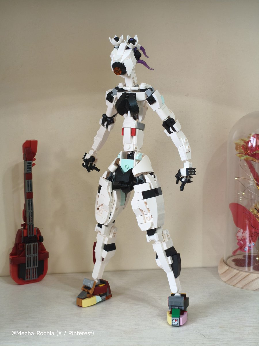 Mecha_Rochla's tweet photo. All that's left is to change the colors and I don't like the way the belly is done. 

What do you think, do you have any ideas? 👀

#lego #wip #female #moc https://t.co/YQNXb4PRRc