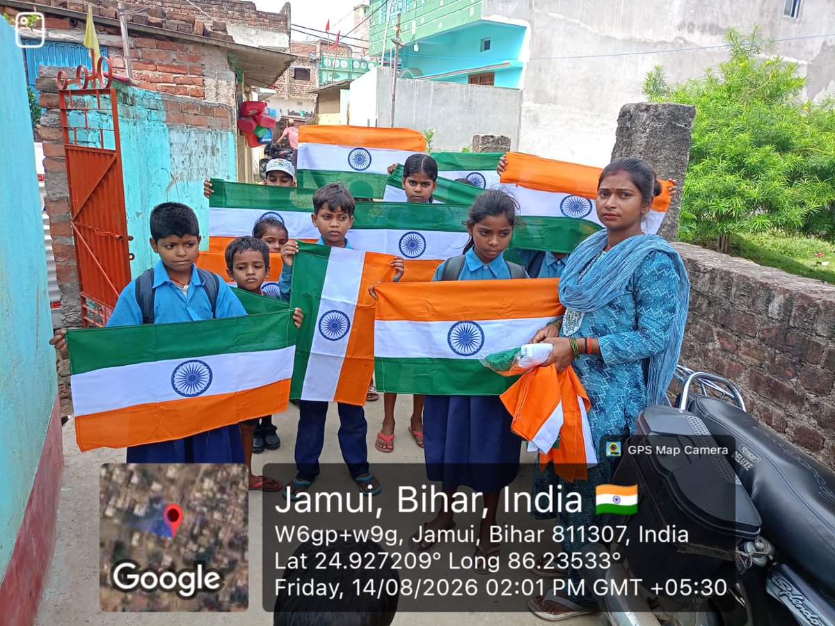 JamuiNagar's tweet photo. नगर परिषद जमुई द्वारा 80वें स्वतंत्रता दिवस के उपलक्ष्य में शहर के विद्यालयों में बच्चों के बीच राष्ट्रीय ध्वज का वितरण किया गया। https://t.co/yensTDp6wa