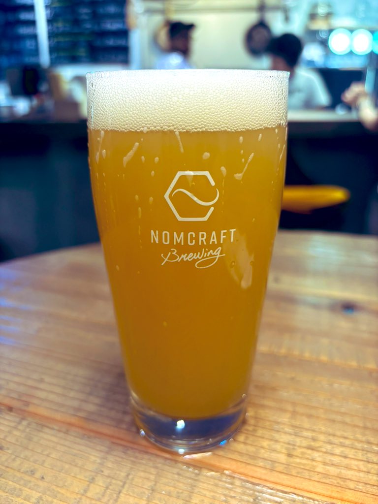 mikkeller_cat's tweet photo. 大阪帰りにNOMCRAFT TAPROOM JUSO。
ノムクラフトもちろん大好きなんですが、箕面のナイトロのWIPAがどうしても飲みたくて。うま。

NOMCRAFT BREWING "BRAVE RABBIT" / DDH IPA 7.0%

箕面ビール "W IPA - Nitro Ver." / Double IPA 9% https://t.co/62m6fRZE6q