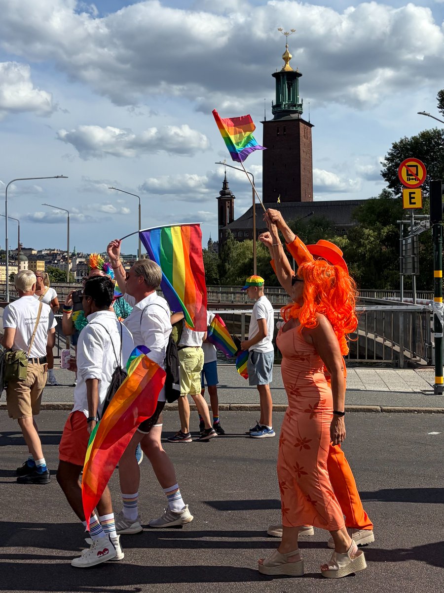 GPress_info's tweet photo. 1 августа в Стокгольме прошёл #StockholPride Parade 2026 – крупнейший #Прайд-парад Северной Европы. В #Pride участвовали более 50 тысяч человек, а вдоль маршрута собрались около полумиллиона зрителей.

https://t.co/0Mt335As4C https://t.co/c1xoCVeYEl