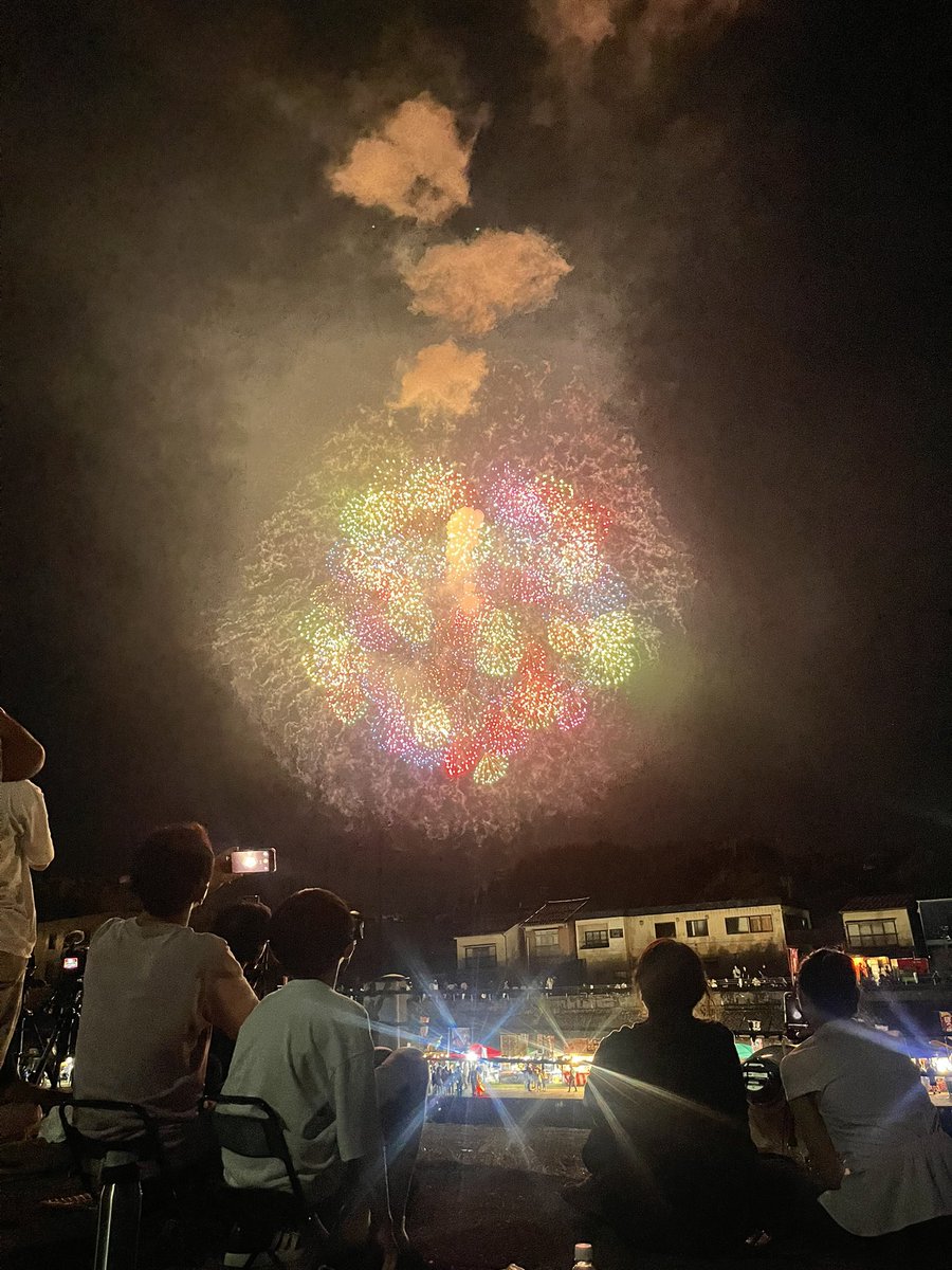 chara901yu's tweet photo. 今年の初花火🎇

#加茂川花火 https://t.co/dfdcy9cjbv