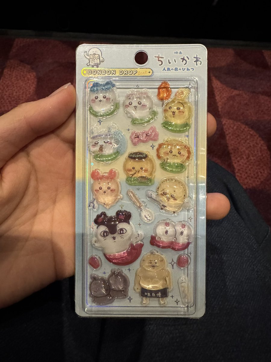 sirenes_3's tweet photo. 3回目鑑賞
特典なんとかゲットだぜ！
今回は1ランク上のプレミアボックスシートで

#映画ちいかわ
#キャンペーン https://t.co/JkDEE3xJEb