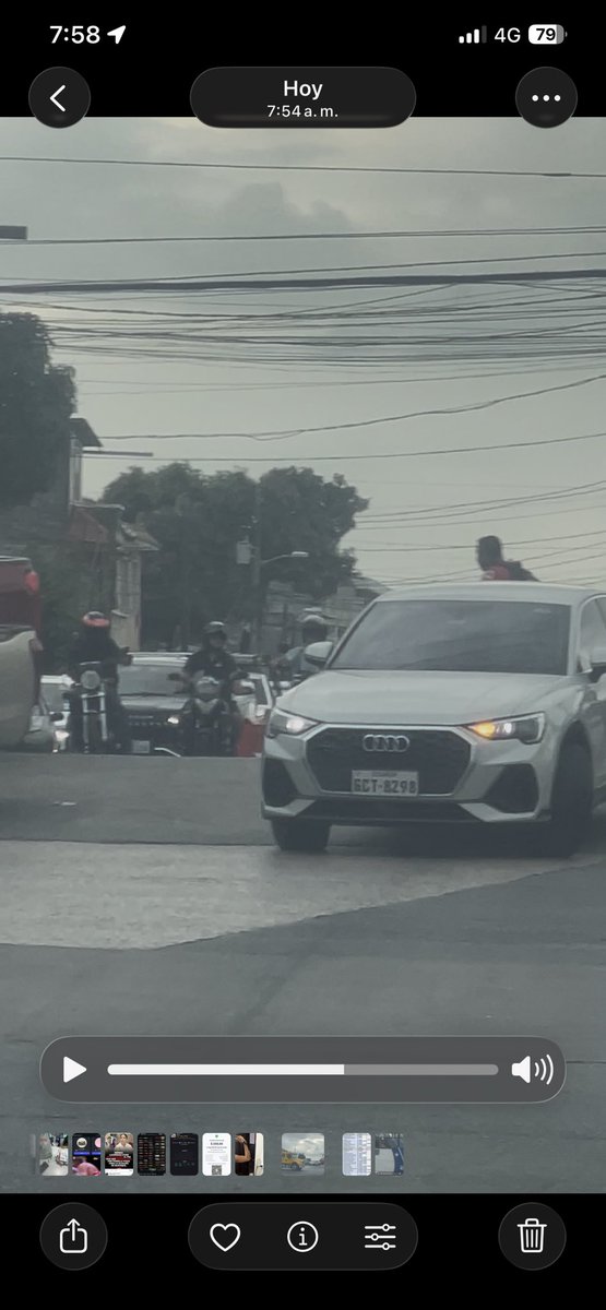 jukarango's tweet photo. La gente no entiende que puede ocasionar un terrible accidente al hacer esto 
Placas GCT8298   GSK5037  GTP6147 en el semáforo del mall del norte @ATMGuayaquil @ATM_Transito https://t.co/vmCtqxUDEJ