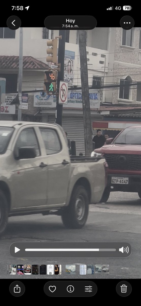 jukarango's tweet photo. La gente no entiende que puede ocasionar un terrible accidente al hacer esto 
Placas GCT8298   GSK5037  GTP6147 en el semáforo del mall del norte @ATMGuayaquil @ATM_Transito https://t.co/vmCtqxUDEJ