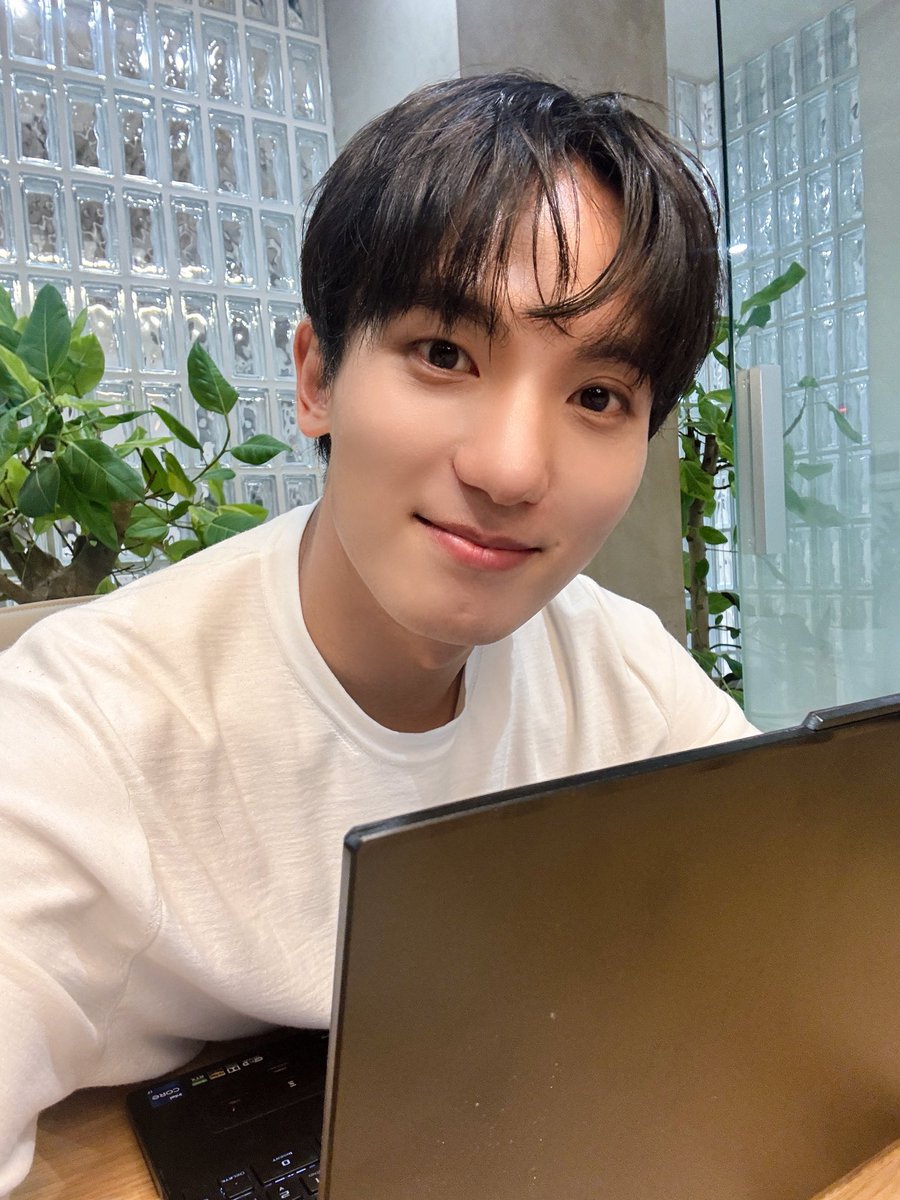 YTSEO_official's tweet photo. [🏷️]

26.08.14
👉 TAEK : TALK LIVE

서영택 님의 새로운 부캐, 토커택과의 첫 만남!
처음이라 조금은 어색했지만, 함께해 주신 여러분 덕분에 즐겁게 이야기 나눌 수 있었습니다 😊
앞으로 보여드릴 새로운 모습들도 많이 기대해 주세요! 💜

#서영택 #YeongTaekSeo
#TAEK_TALK https://t.co/aGAm5EoPSv