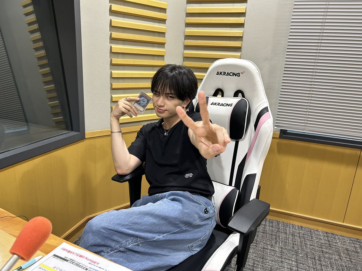 Ann_Since1967's tweet photo. 【📻このあと25時〜放送！】
#中島健人 のオールナイトニッポン

圧倒的質量で3rdシングル『鬼事/Fiction Love』に関して、そして遊戯王、遊戯王、遊戯王に関してトークしてます💐💐

感想は #中島健人ANN をつけてポスト！

お楽しみに！

🎧radiko
https://t.co/LnusJx86mO https://t.co/6BHOrfmUvs
