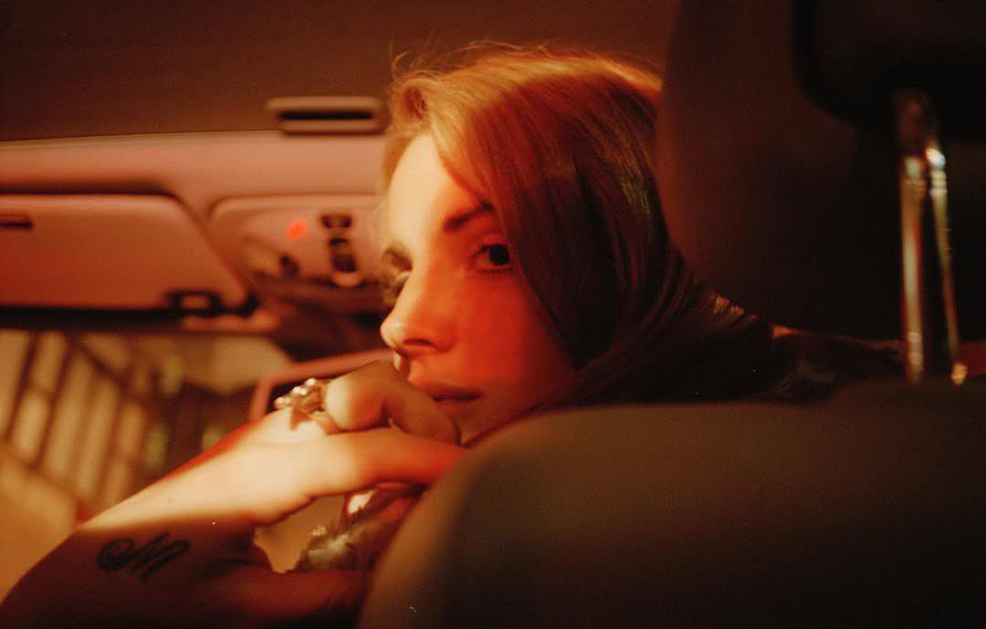 greatestptl's tweet photo. lana del rey by chuck https://t.co/CpOFaaKH2n