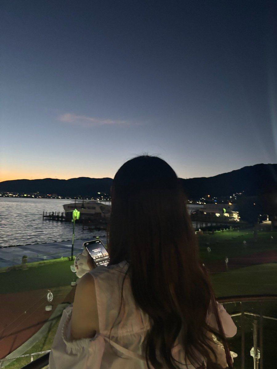 _____mmklI's tweet photo. 友達が撮ってくれた写真めっちゃ素敵なのによく見るともえりちゃんに向けたストーリー投稿してる途中という。（笑） https://t.co/VJ8g4eRlO8